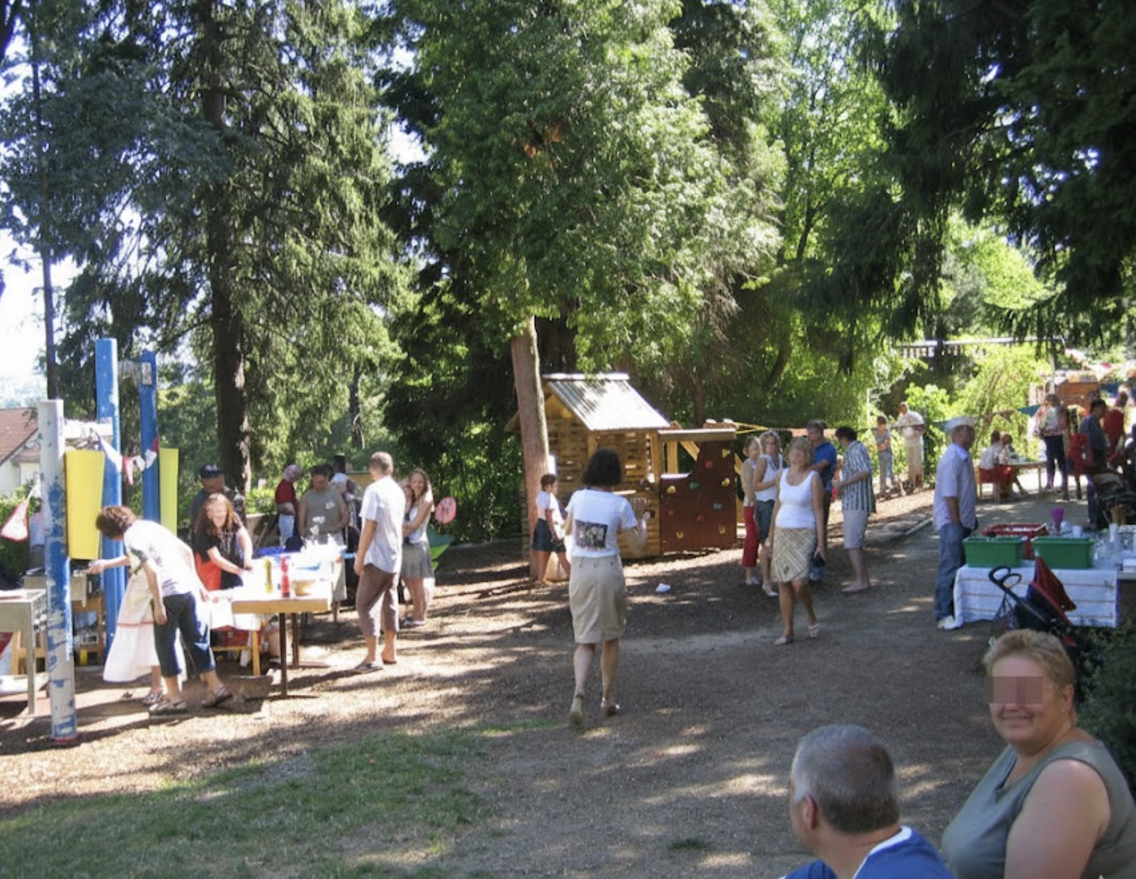 Anna-Meinikmann-Heim & Kindertagesstätte Maihälden - Parkartige Erscheinung mit grüner Umgebung